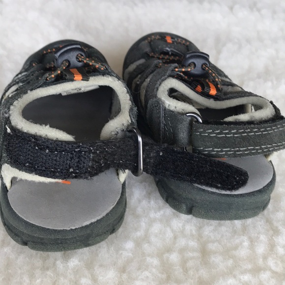 Khombu kids grey suede+neoprene toe protector velcro close sport sandals EUC - Picture 4 of 7